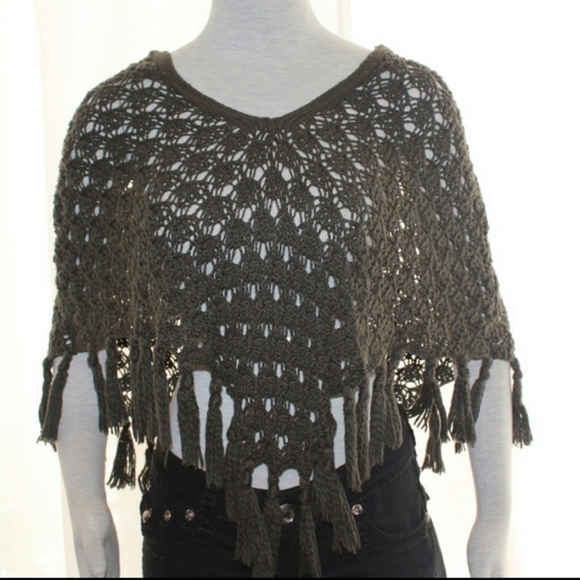 Bad ass Knit Poncho with hood - Picture 2 of 4